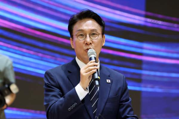 김민석 당대표 출마 선언 총정리! 전 총리의 파격 행보와 나이, 고향, 학력, 경력, 부인, 관련주 및 익산 거주의 비밀 심층 진단