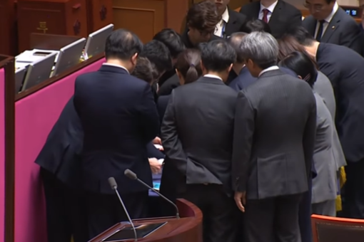 탄핵안 가결 &amp;#124; 국민의힘 이탈표 최소 12명 &amp;#124; 윤석열 대통령 입장 발표 (입장문 전문)