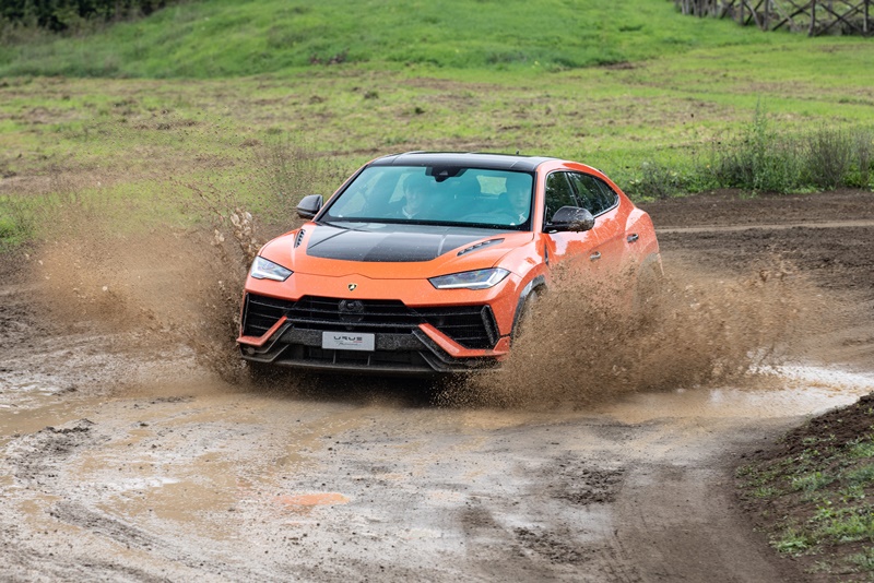 람보르기니 우르스 퍼포만테