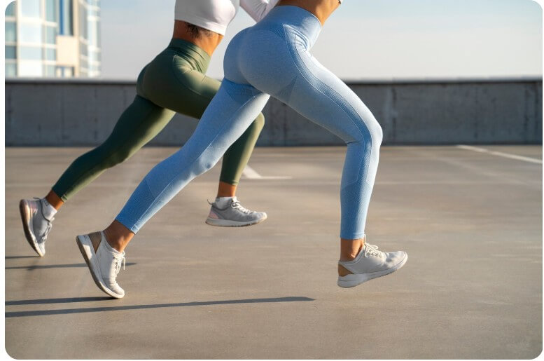 체력 증진을 위해 건강한 모습으로 운동하는 모습