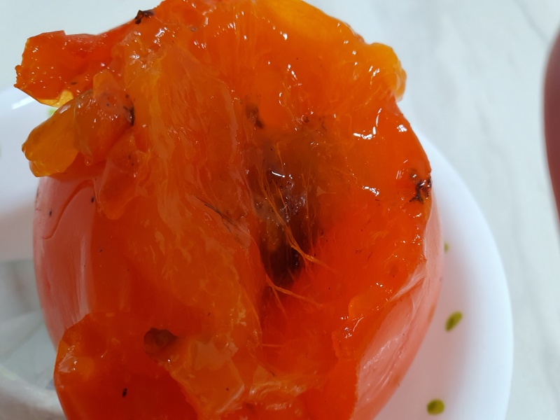 잘익은-홍시-한개