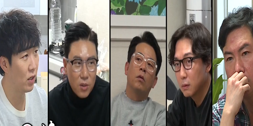 6명이-바라보고-있는-장면