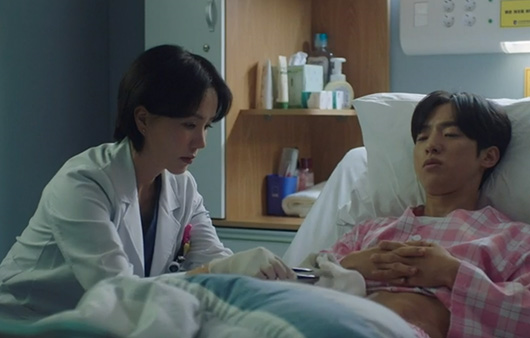 크론병 논란으로 문제가 된 <닥터 차정숙>의 장면 사진