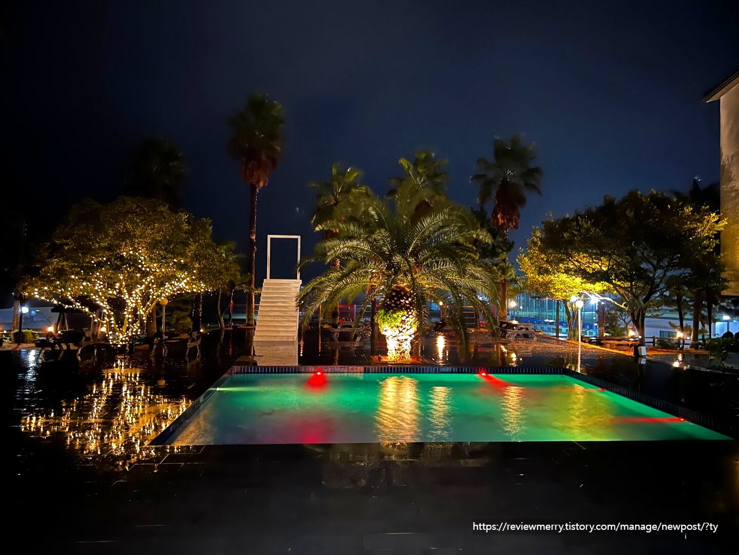 수영장 야경