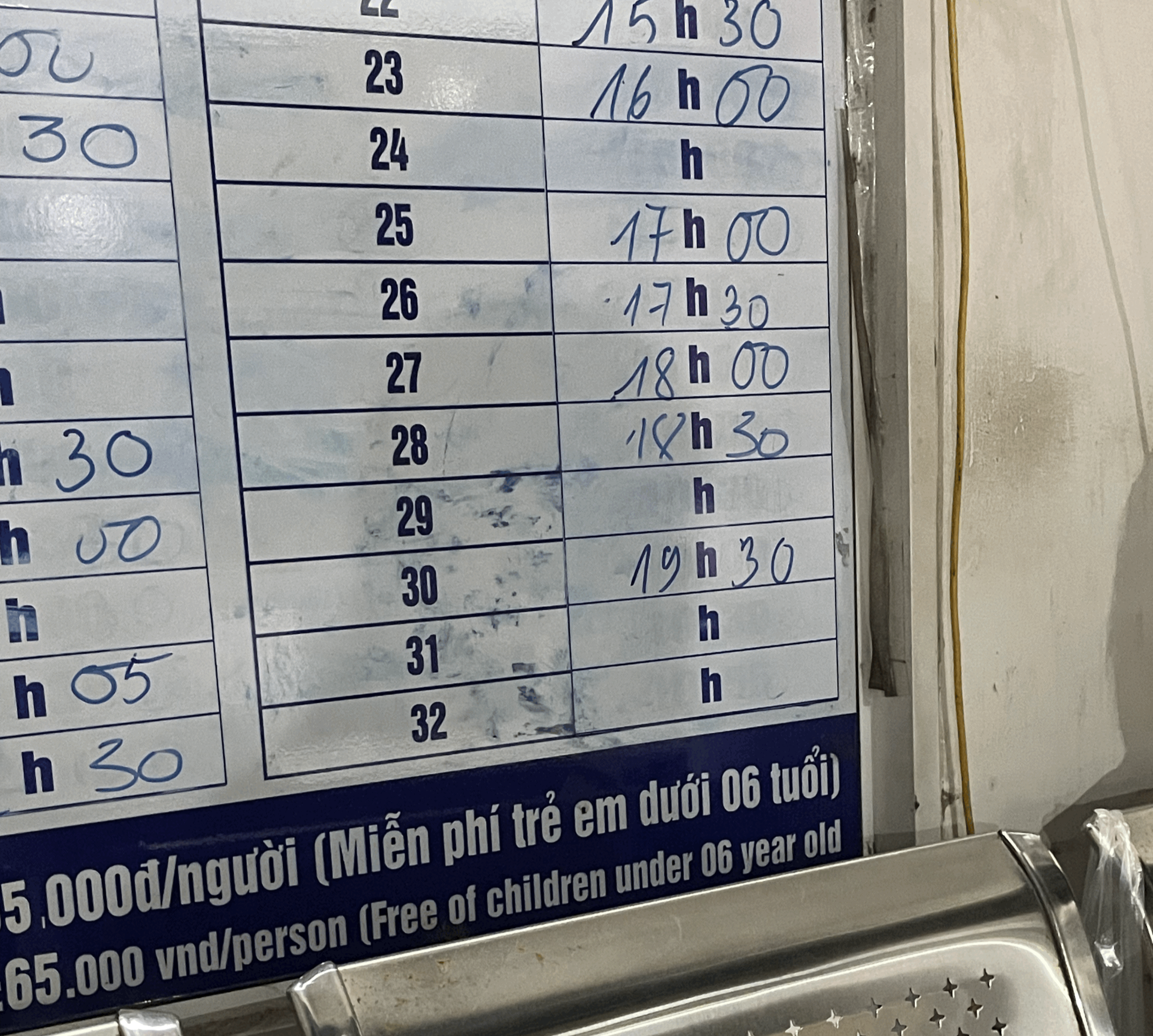 나트랑 시내 New Land Bus 터미널 시간표 사진