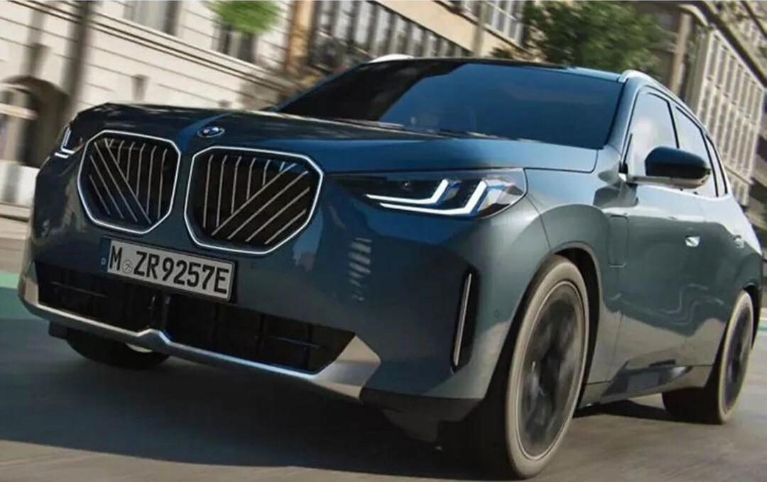 신형 BMW X3 아이코닉 글로우 그릴 디테일