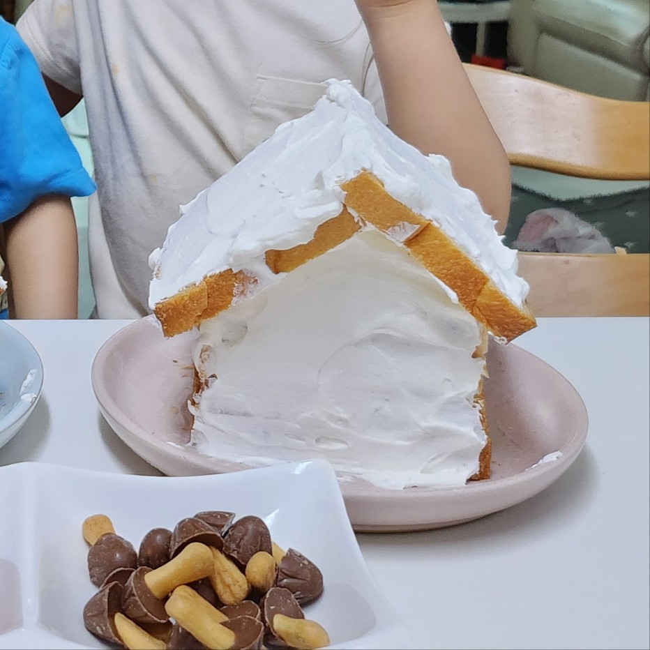 식빵집에 생크림 바르기