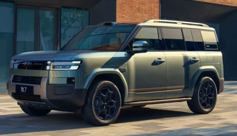 박스형 디자인의 팡청바오 타이 7(Tai 7) SUV 외관과 루프에 탑재된 드론 시스템 및 DiSus-C 지능형 댐핑 제어 기술 분석 리포트