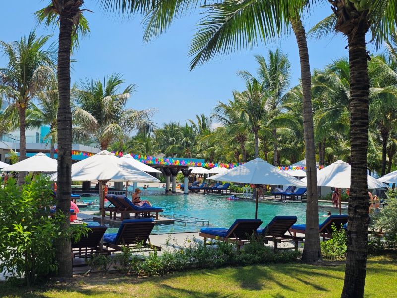 리비에라 리조트 비치 풀 모습