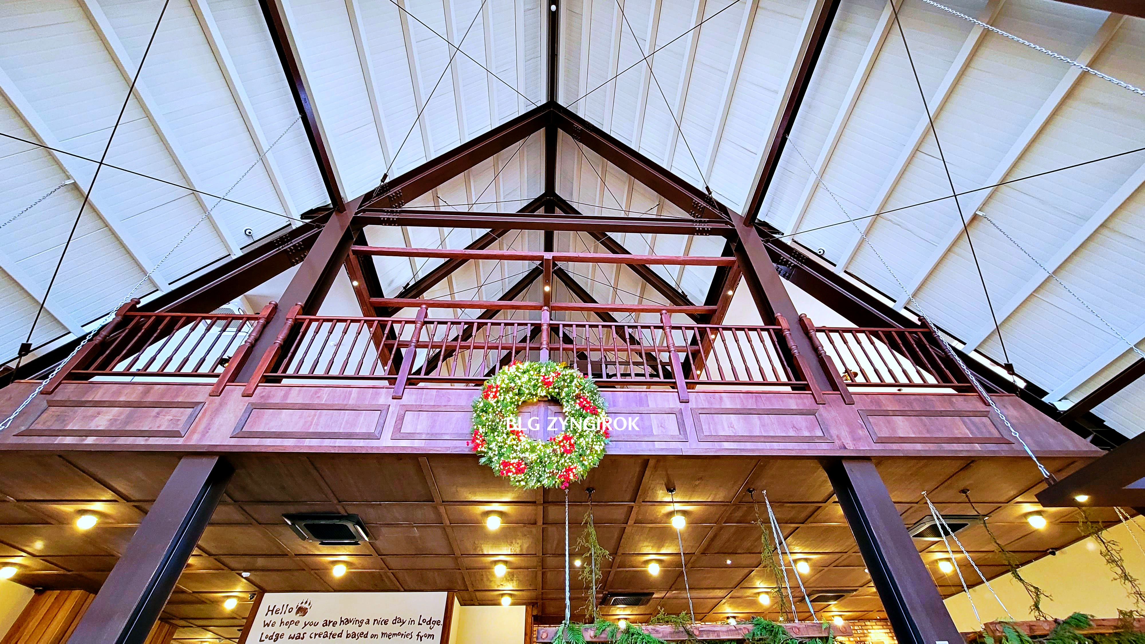 양주 카페 럿지 LODGE 1층 전경 모습이다.