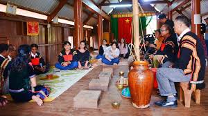 데족 전통 마을 (Ako Dhong Village) 사진(출처:베트남 픽토리알)