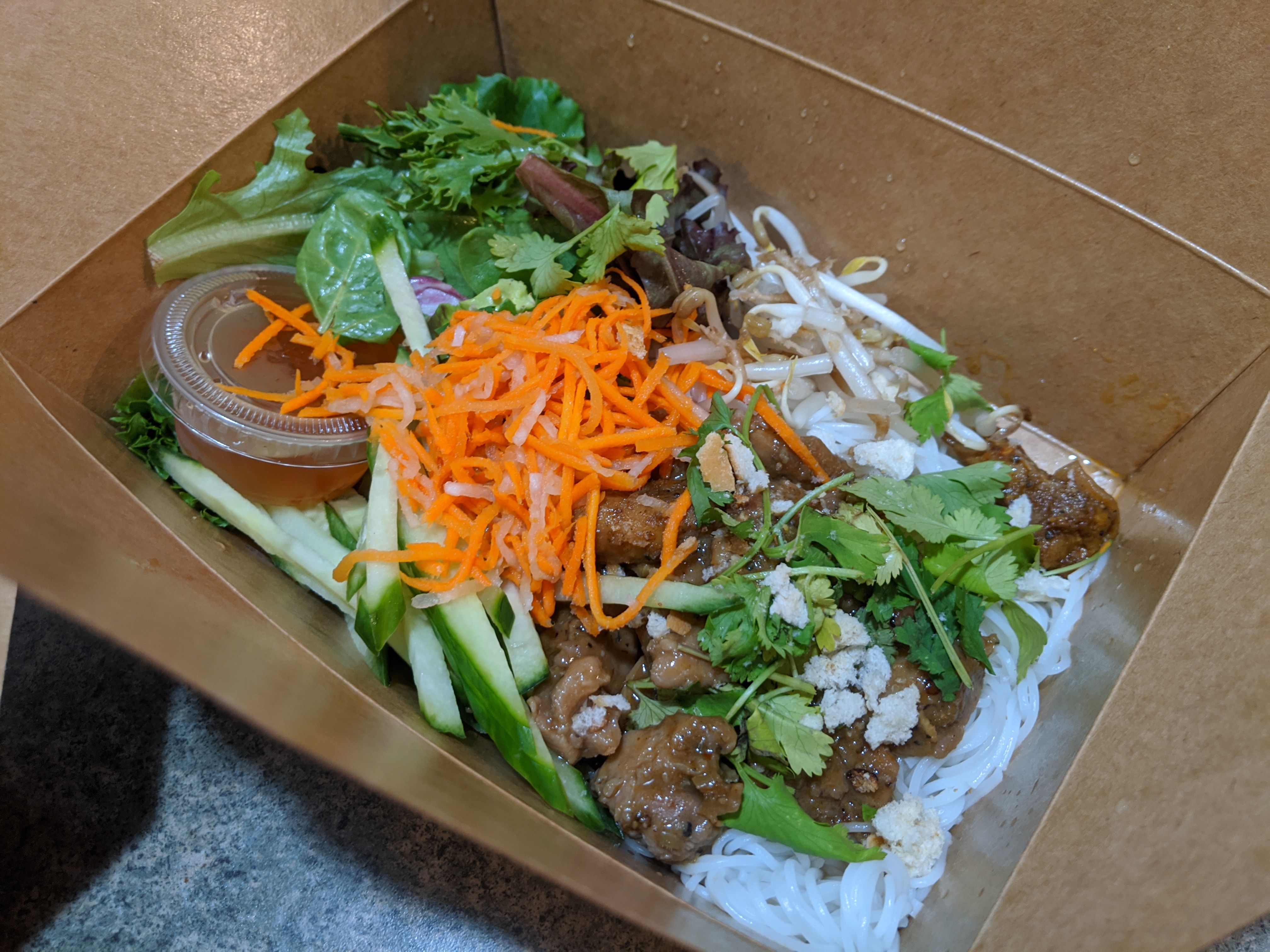 레몬그라스 치킨 누들 볼