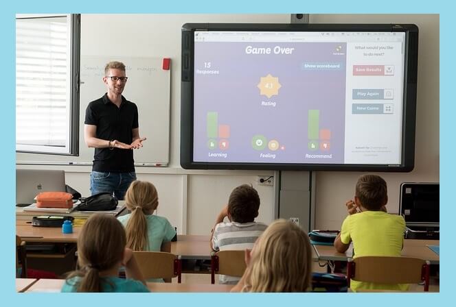 교실-수업중-선생님