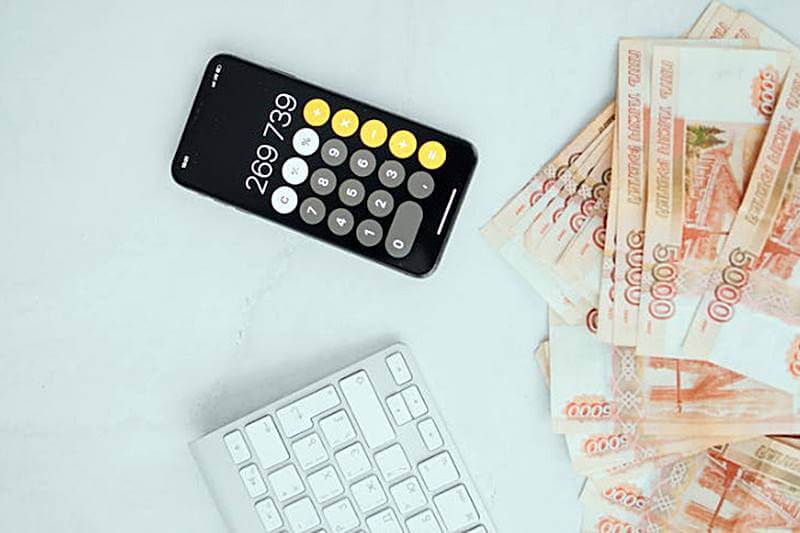 러시아-루블-지페와-계산기의-모습