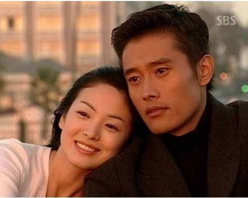 주인공인 송혜교 이병헌 사진