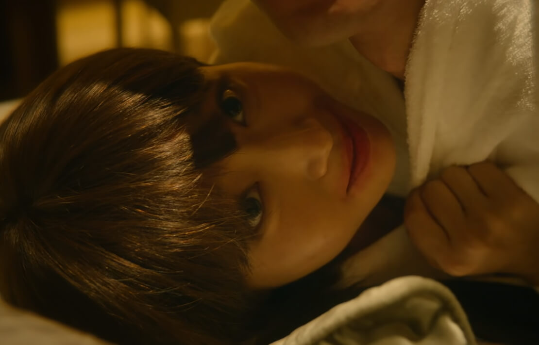 다해의 첫 남편과 불륜을 저지른 그레이스가 웃고 있는 모습