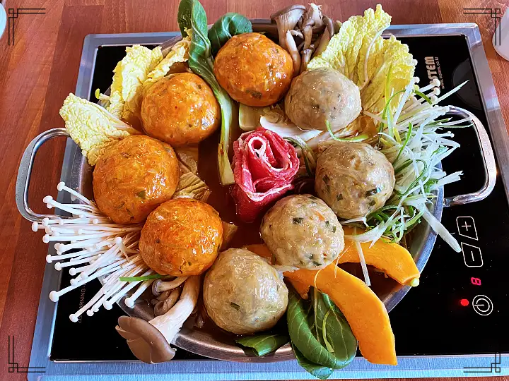 생생정보 꽃송이 굴림만두 전골 맛집