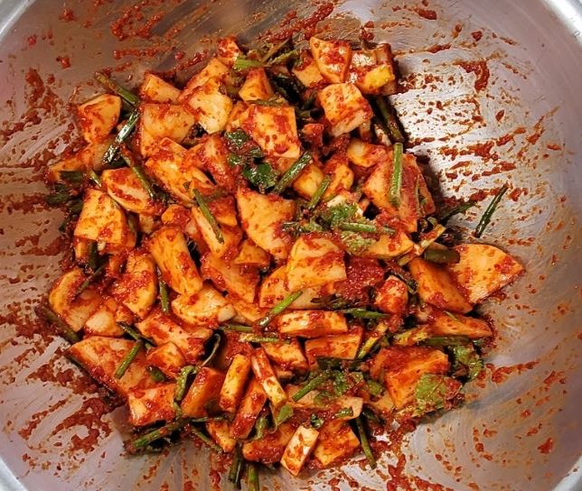 섞박지 버무리기