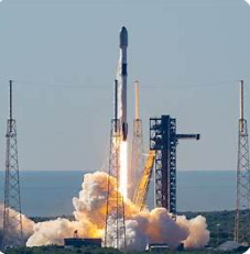 민간 우주 기업이 주도하는 로켓 발사 장면