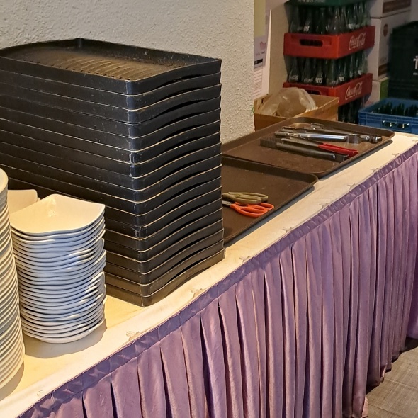 집게, 선반이 놓여 있습니다.