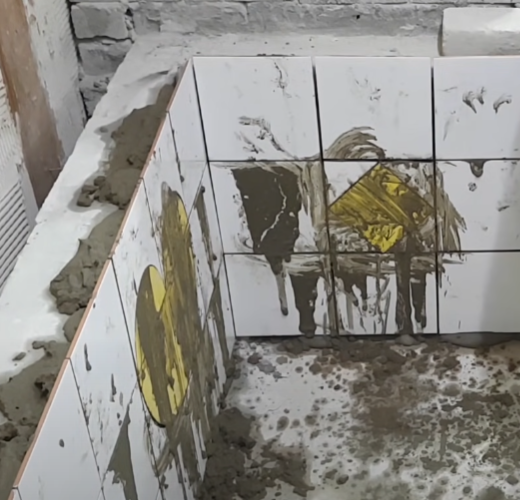 타일기능사 상단 벽면 시험과정 설명하는 사진