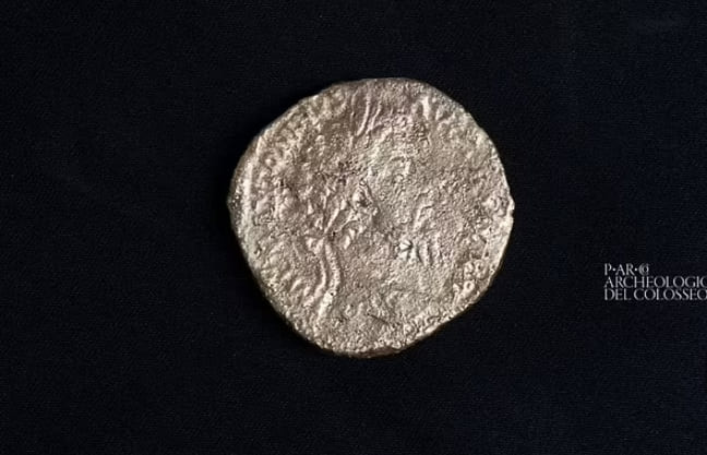 로마 검투사들이 죽을 때 관중들이 먹었던 것들 VIDEO: Archaeologists explore the drainage system under the Colosseum