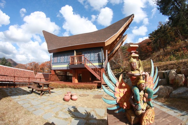 아세안 전통 가옥 숙박 시설