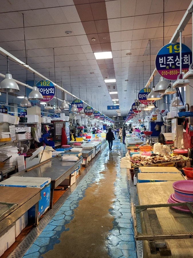 삼천포 용궁수산시장 내부