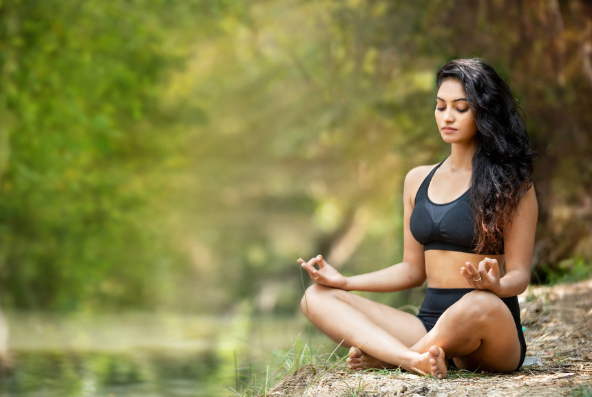 명상중인 여성