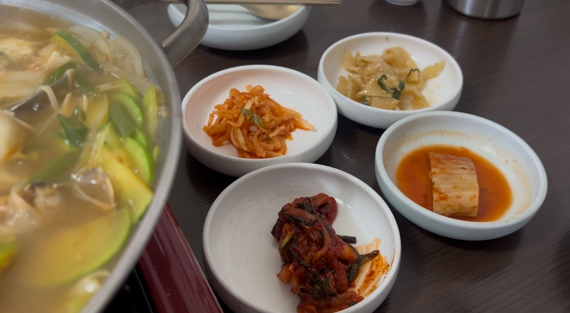 삼청동-다락정-밑반찬-모습