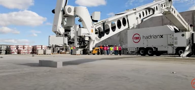 FBR 차세대 하드리안 X 블록 시공 로봇 FBR completes first outdoor test build using next-gen Hadrian X robot
