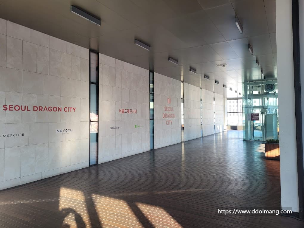 서울드래곤시티 2층 외부