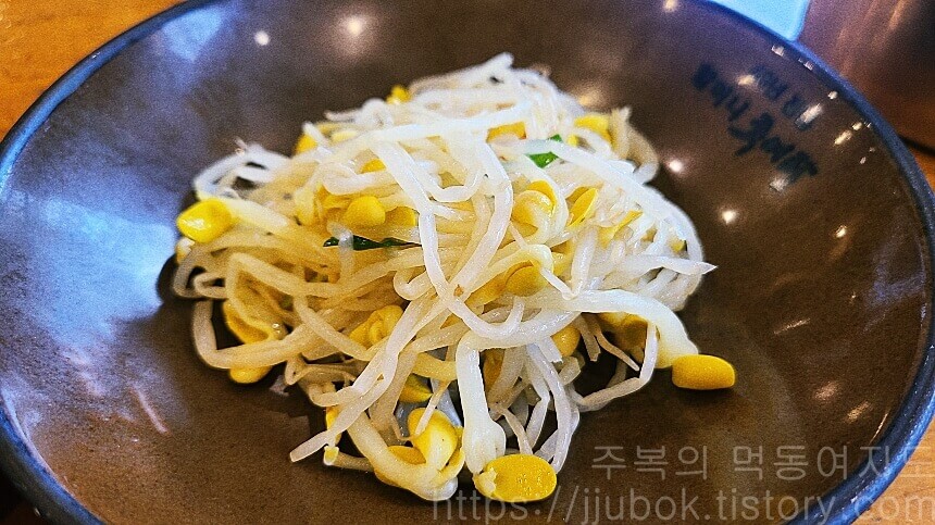 할머니-추어탕-밑반찬-콩나물