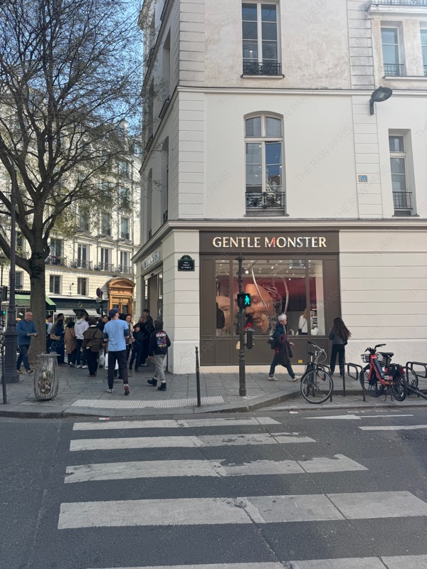 프랑스 파리 마레의 중심에 위치한 젠틀몬스터 매장 외관
