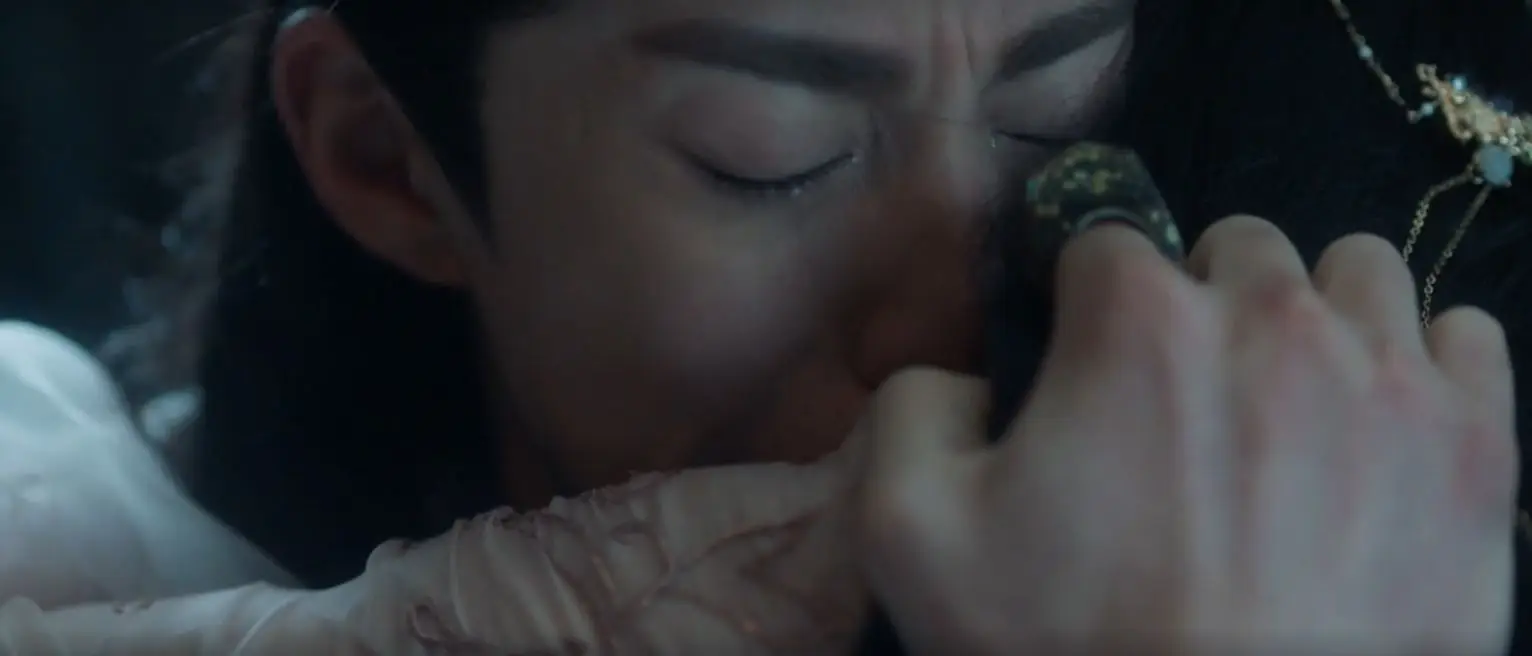 아버지를-생각하며-소란화-품에서-오열하는-동방청창-왕학체