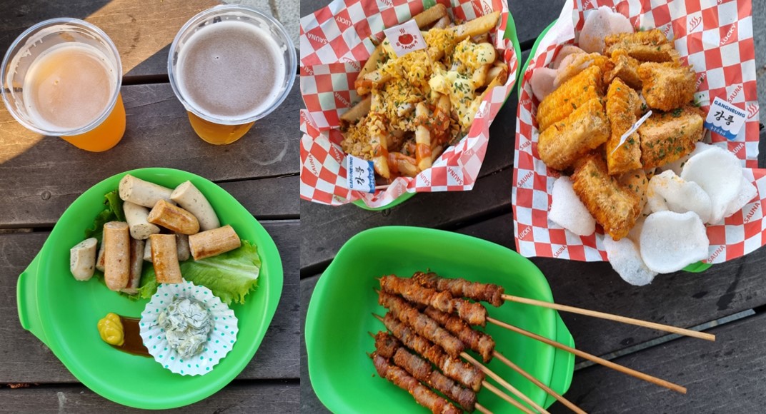 실제 내가 구입한 수제맥주 2잔과 소지지 모듬, 양꼬치, 감자튀김, 옥수수튀김과 새우알칩 등.