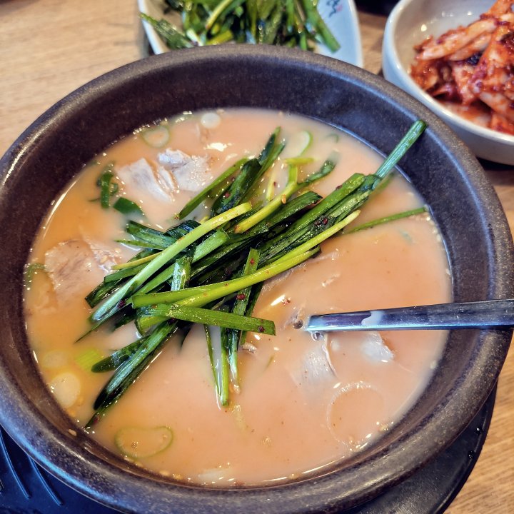 부추을-국밥에-넣음