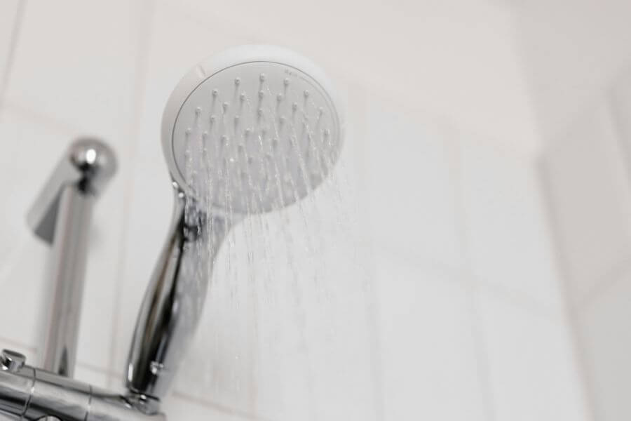 샤워기 헤드를 열어보고 세균막(바이오필름)을 의심하게 된 계기