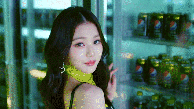 아이브의 신곡 &#39;I WANT&#39; 뮤직비디오 티저가 공개돼 관심을 모으고 있다. [사진=아이브 &#39;I WANT&#39; MV 티저 영상 캡쳐]