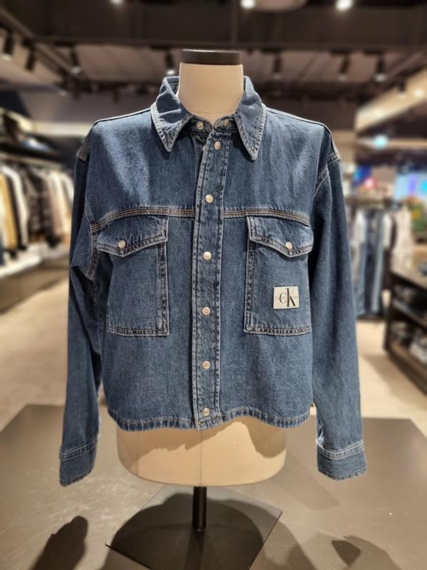 Calvin Klein Jeans 여성 CK 크롭 데님셔츠 J220654
