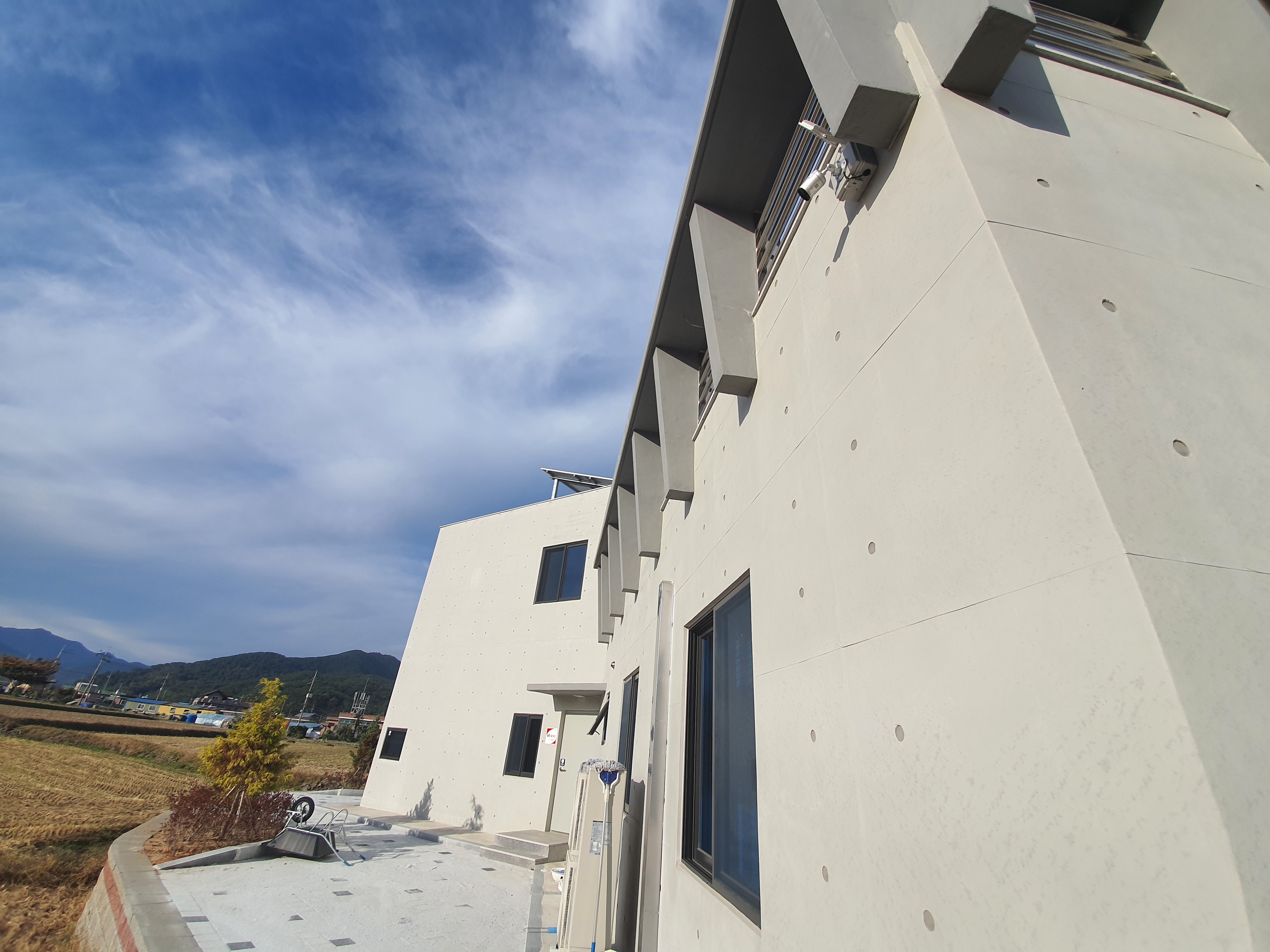 노출콘크리트(콘노출콘크리트)란? – 거친 듯 담백한 공간 미학