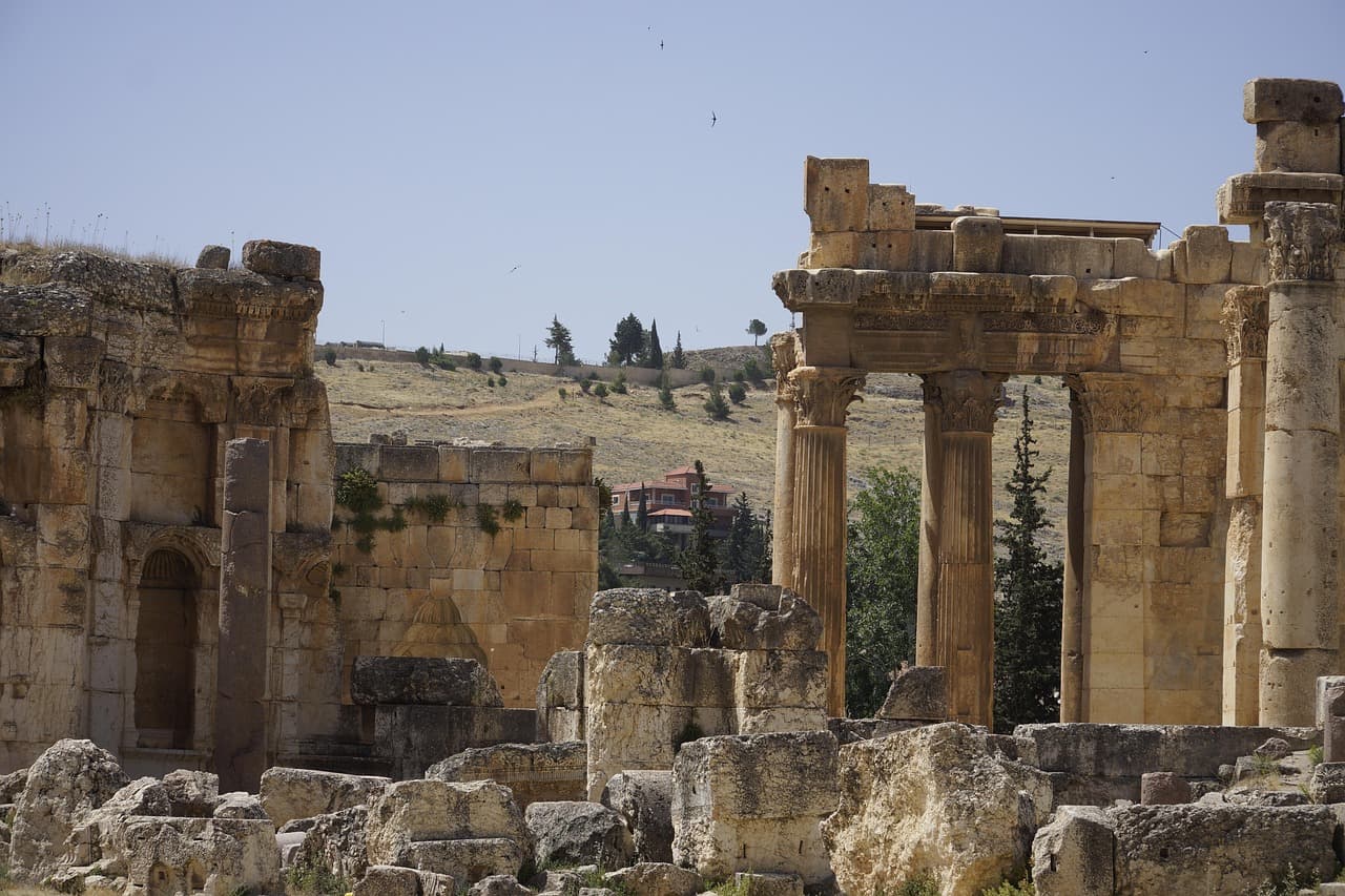 바알베크의 거대 석조 건축, 1,000톤의 돌을 움직인 힘은?