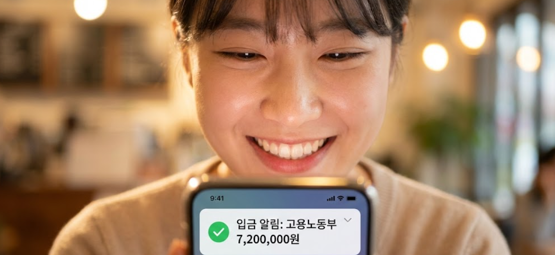 깨끗한 신축 기숙사나 오피스텔에서 창밖을 보며 여유를 즐기는 청년