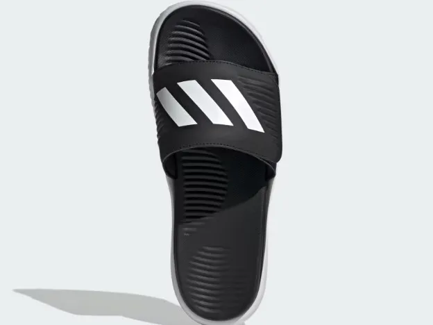 검은색-슬리퍼-바닥은-흰색-발등에-흰색-삼선이-그려져있고-찍찍이-형태