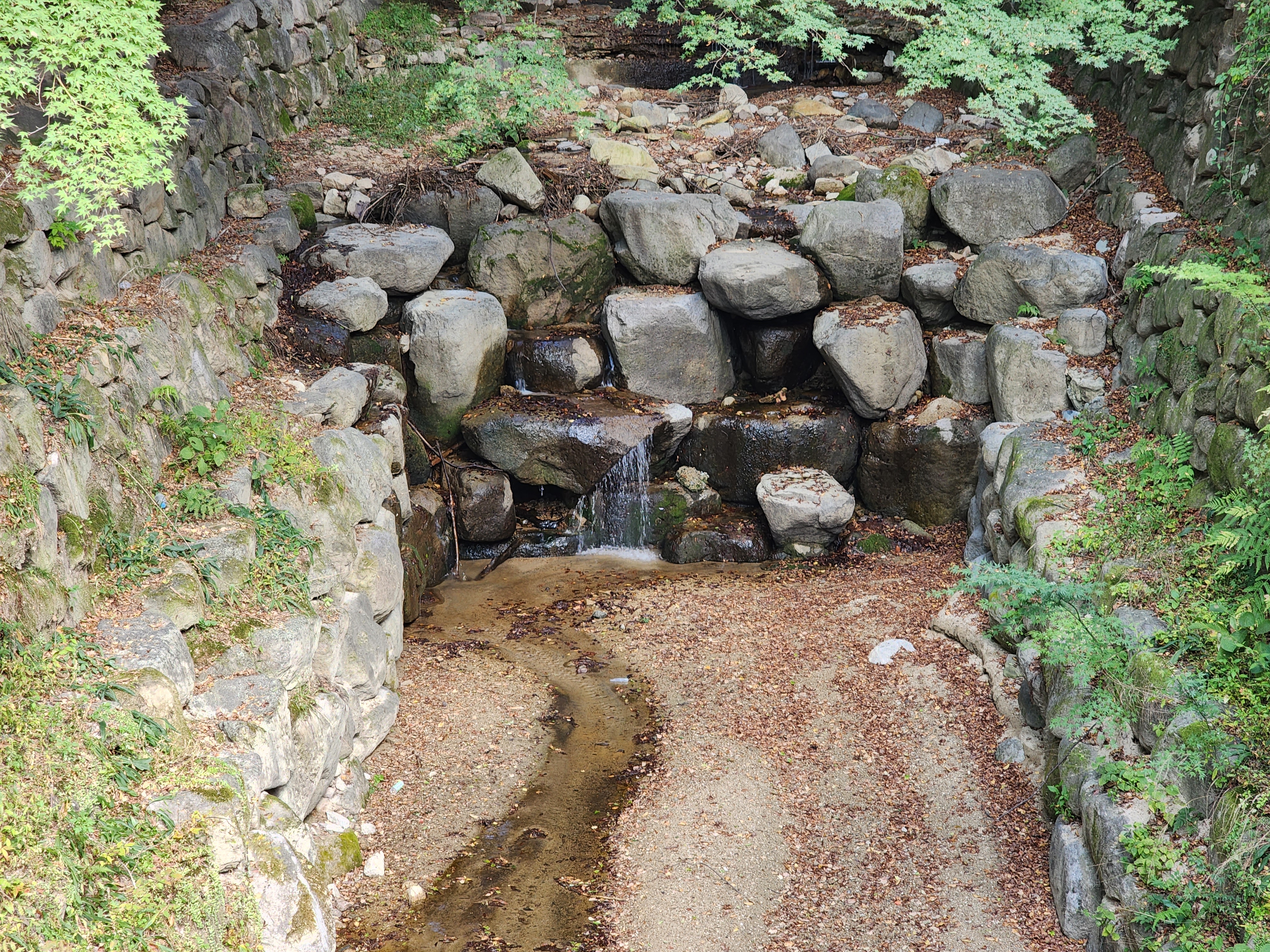 불국사 내부 흐르는 물