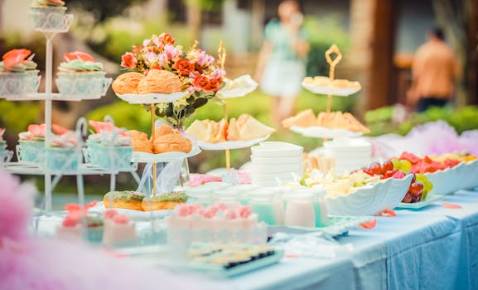 친구들과 즐거운 파티를 하는 꿈 상황별 꿈해몽