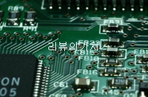 IC 부품이 조립된 PCB