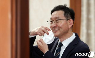 윤창렬 국무조정실장 공직 입문