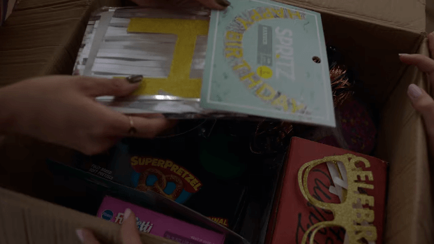 에밀리-파리에-가다-시즌2-3화