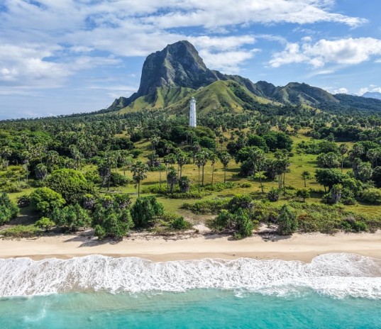 쥬라기파크를 닮은 환상적인 인도네시아 섬 여행 추천 가이드 - 누카 몰라스